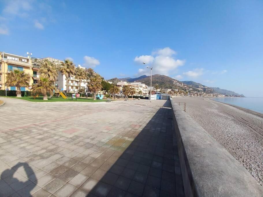 マッゼオTaormina Spiaggia Casa Sole Mare Da Annalisaアパートメント エクステリア 写真